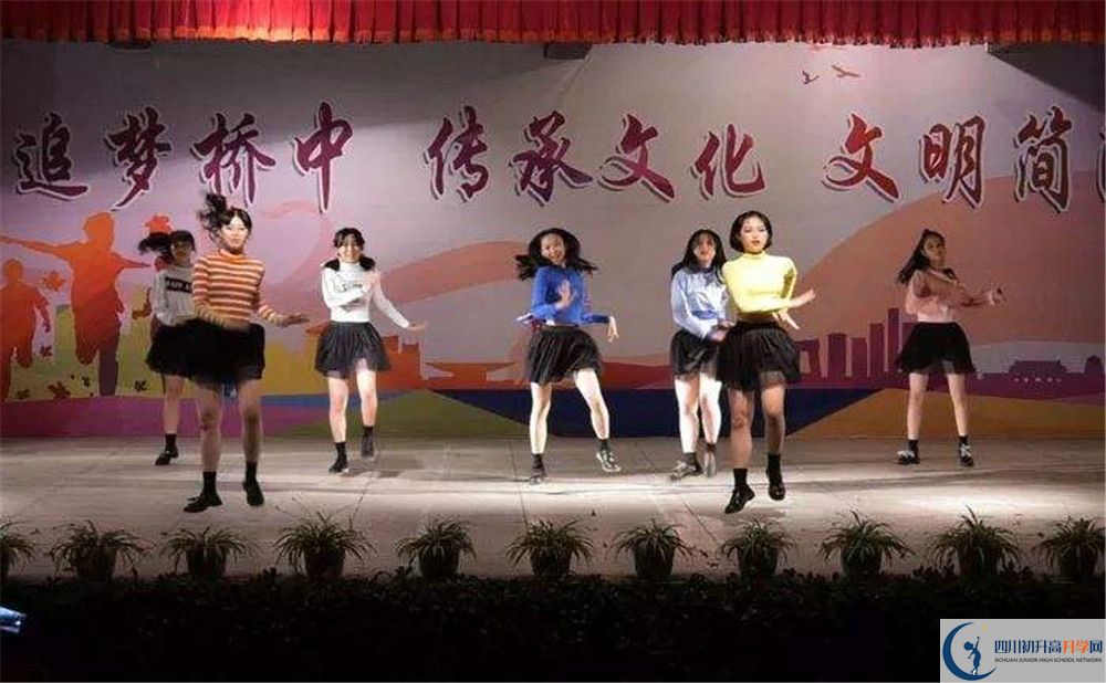 簡(jiǎn)陽(yáng)石橋中學(xué)平行班與實(shí)驗(yàn)班差多少？