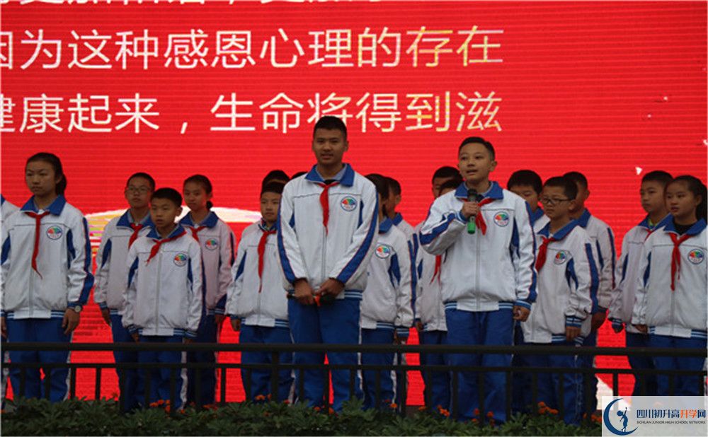 成都七中萬達(dá)學(xué)校是私立收費(fèi)嗎？