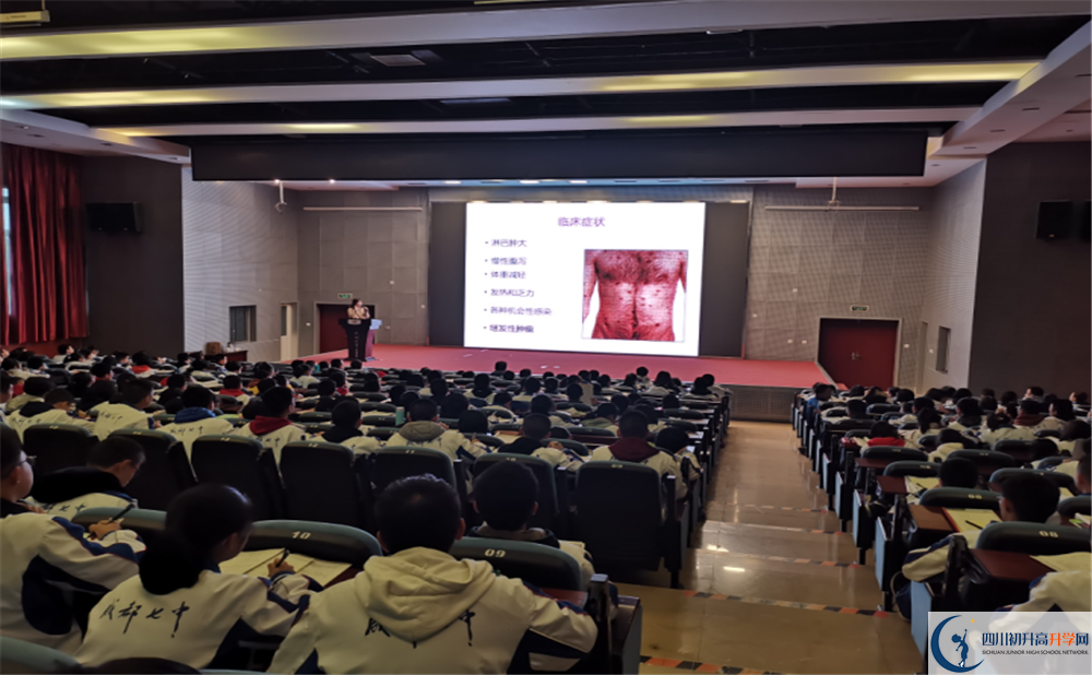 成都七中萬達(dá)學(xué)校夏令營(yíng)費(fèi)用是多少？