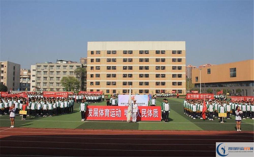 新都二中實(shí)驗(yàn)班人數(shù)是多少？