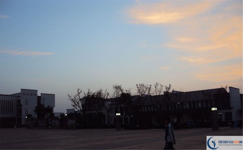 石室白馬中學(xué)高中平行班怎么樣？