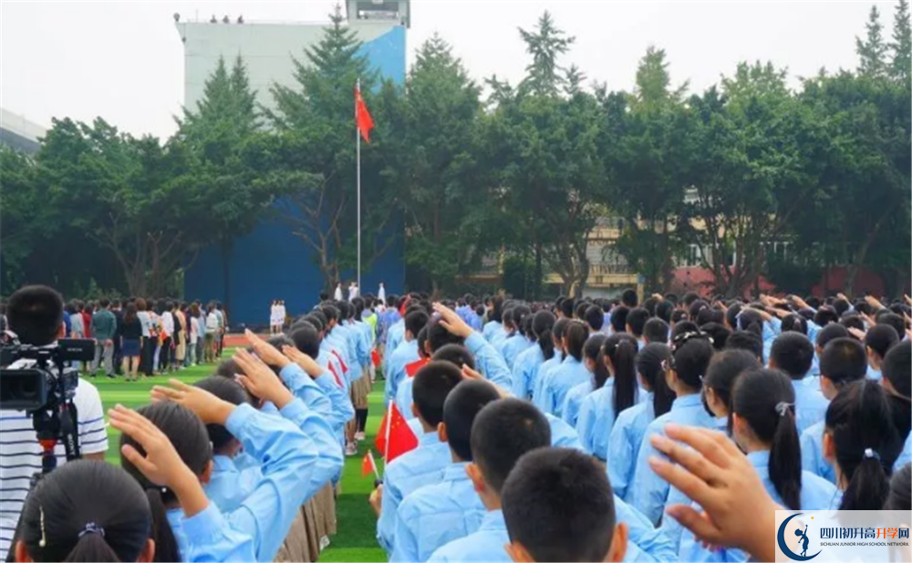 四川師范大學(xué)實(shí)驗(yàn)外國語學(xué)校實(shí)驗(yàn)班學(xué)費(fèi)貴嗎？