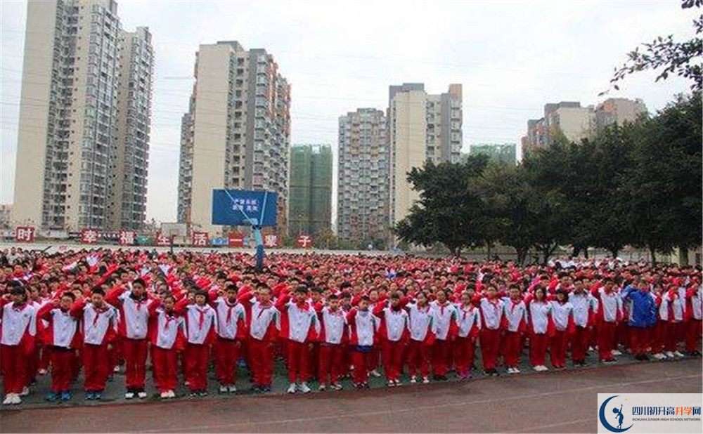 成都石室佳興外國語學(xué)校與成都七中實驗學(xué)校哪一個好？