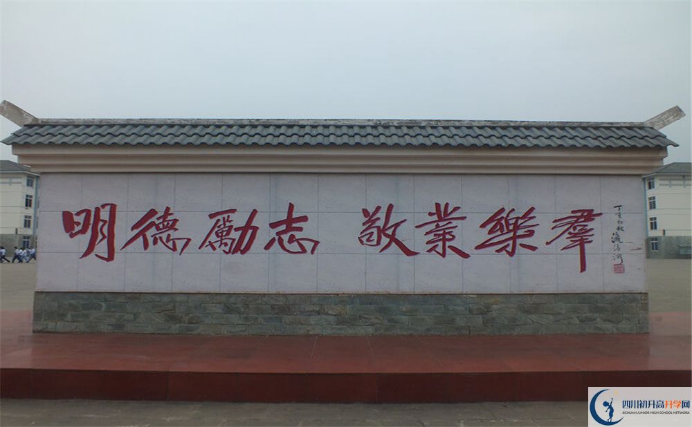 淮口中學是私立收費嗎？