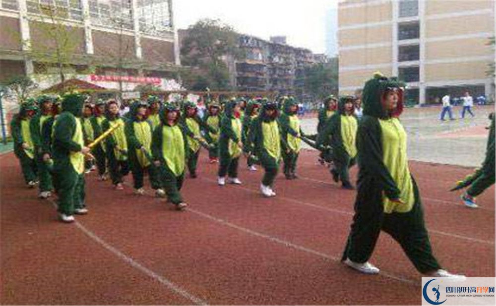 四川大學(xué)附屬中學(xué)實驗班學(xué)費貴嗎？