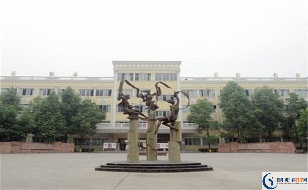成都外國(guó)語(yǔ)學(xué)校實(shí)驗(yàn)班學(xué)費(fèi)貴嗎？