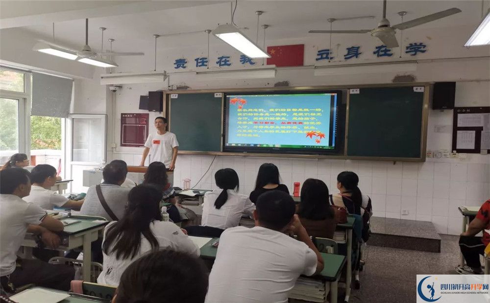 成都經(jīng)濟技術(shù)開發(fā)區(qū)實驗中學(xué)實驗班學(xué)費貴嗎？