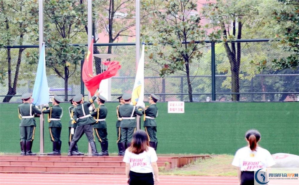 香城中學(xué)實(shí)驗(yàn)班學(xué)費(fèi)貴嗎？