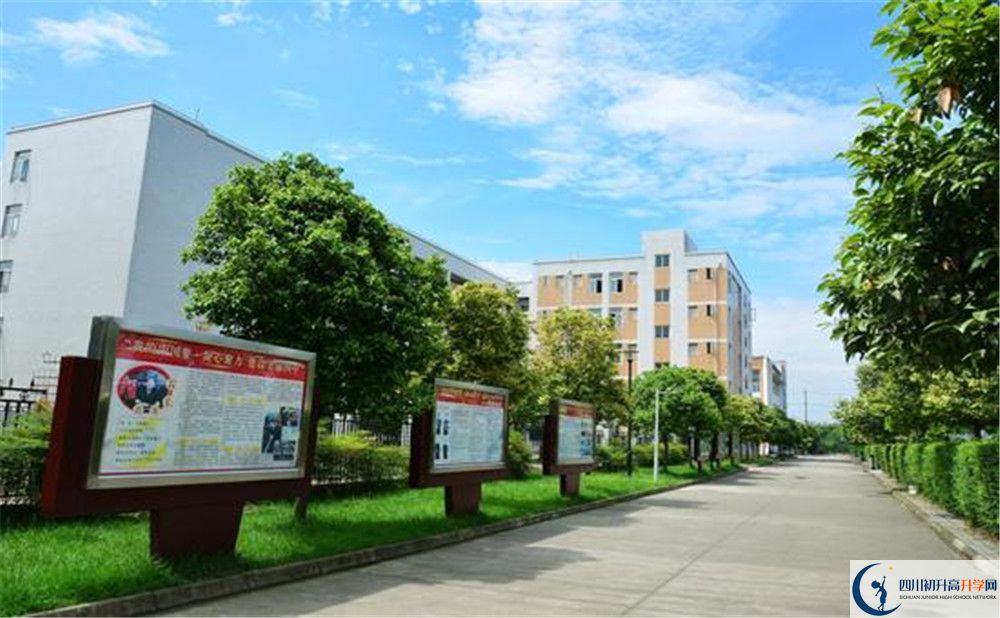 郫縣四中高中分班考試難嗎？