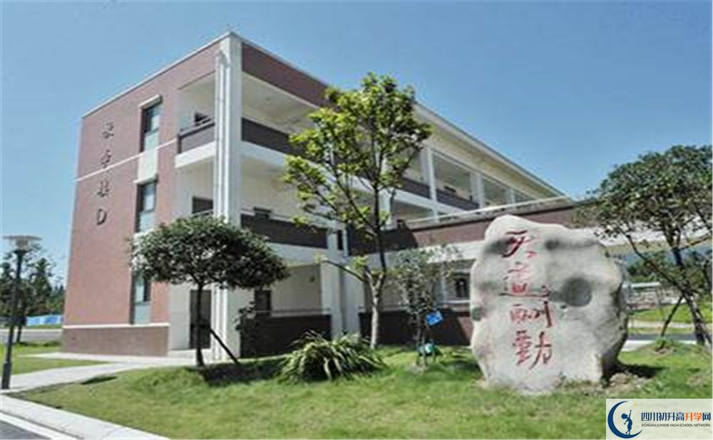 青城山高級(jí)中學(xué)平行班中考重點(diǎn)率是多少？