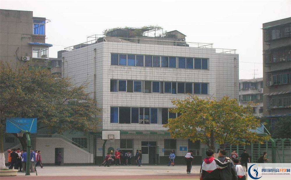 成都玉林中學(xué)在校學(xué)生總?cè)藬?shù)是多少？