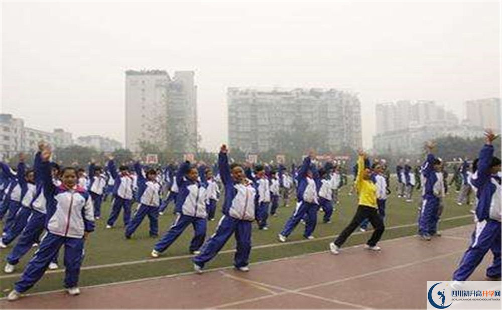 成都高新實(shí)驗(yàn)中學(xué)在校學(xué)生總?cè)藬?shù)是多少？