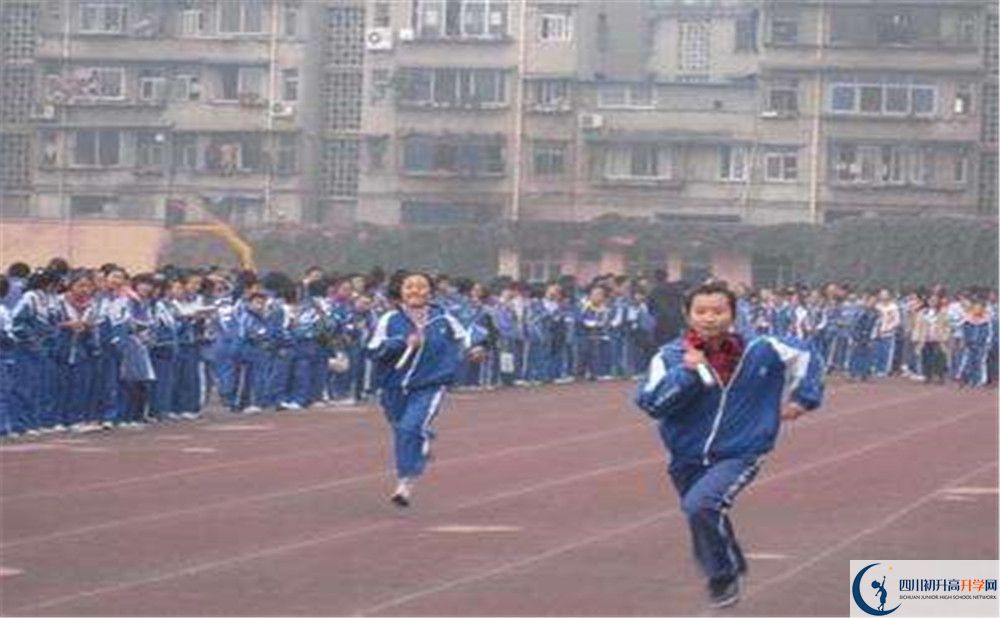成都新世紀(jì)外國(guó)語(yǔ)學(xué)校在校學(xué)生總?cè)藬?shù)是多少？