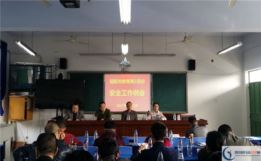 三岔中學(xué)走讀生作息時(shí)間是怎樣的？