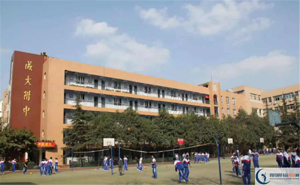 成都大學(xué)附屬中學(xué)軍訓(xùn)多久？