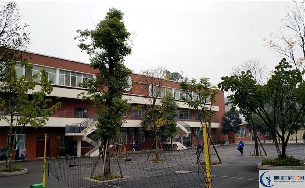 成都七中八一學(xué)校初三課程資源在哪里看？