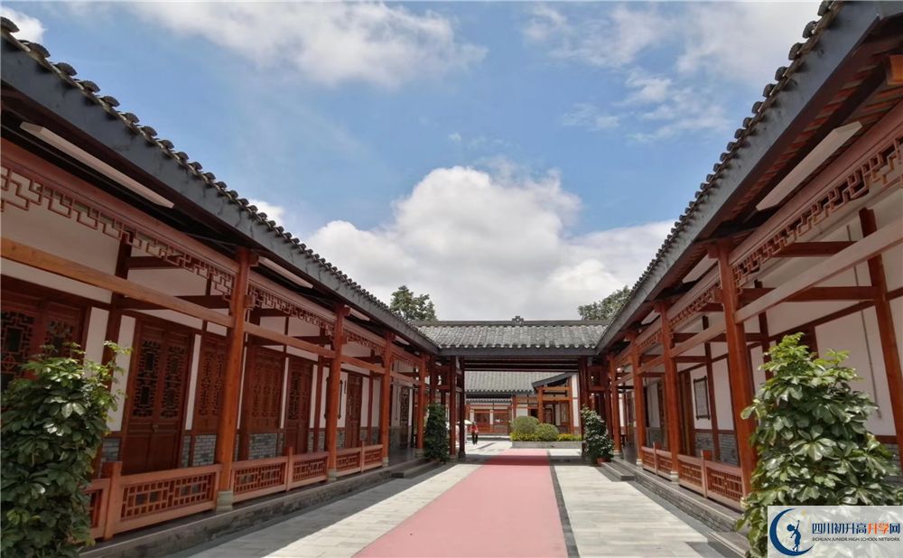 綿實(shí)外國(guó)語(yǔ)學(xué)校2020年學(xué)費(fèi)多少錢(qián)？