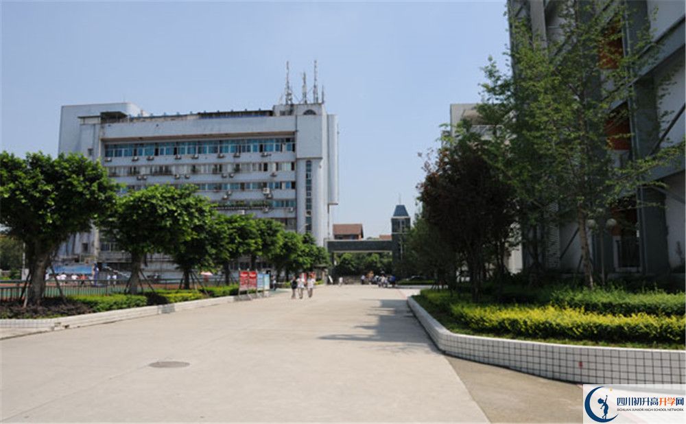 2020年成都鐵路中學(xué)高中學(xué)費(fèi)多少？
