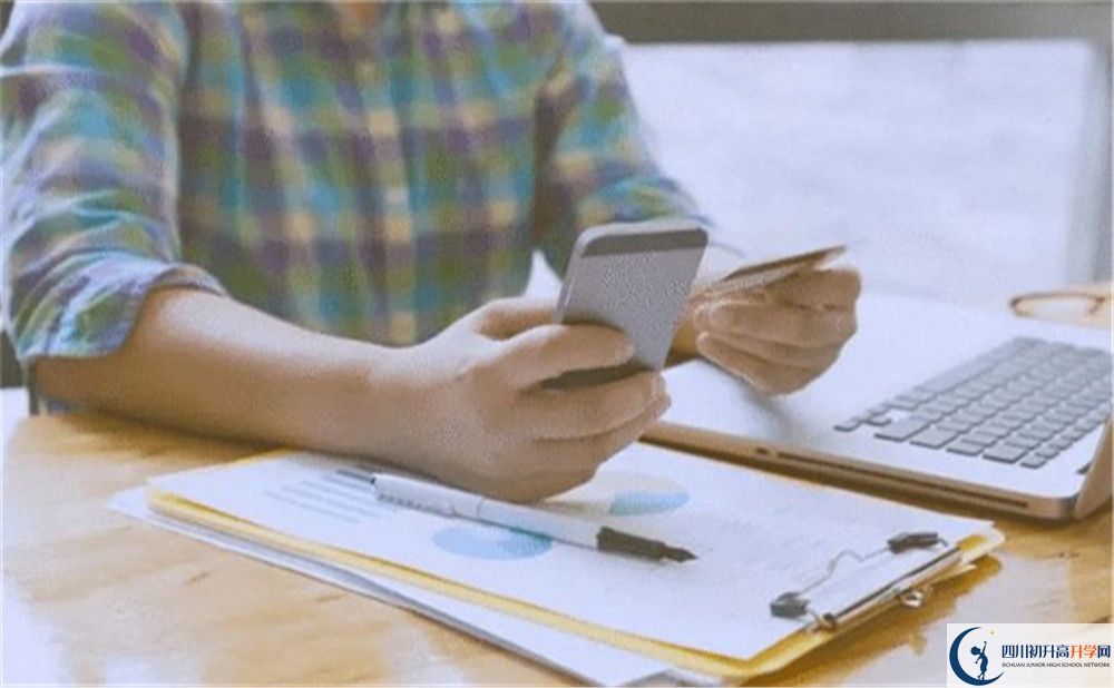 2022年成都市西北中學(xué)初升高招生電話是多少？